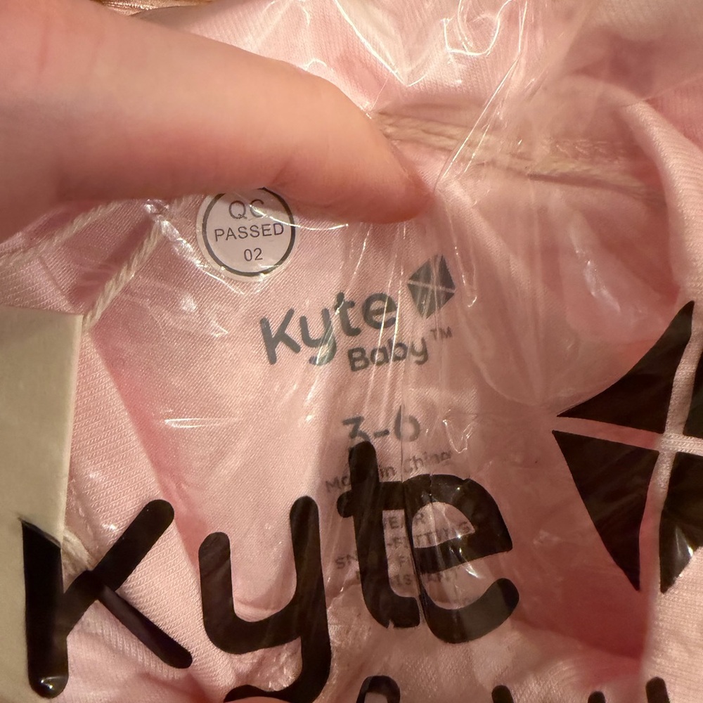 Kyte BABY Zippered Footie in Sakura - Picture 4 of 4